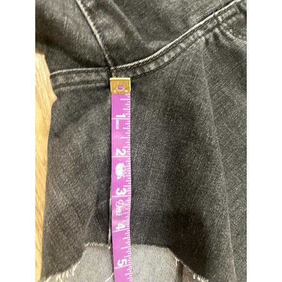 Levi's 311 Shaping Skinny Black Raw Hem Shorts Size 33 - Picture 4 of 5